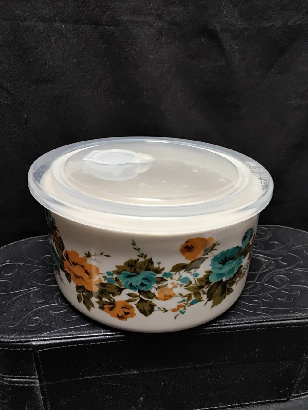 The Pioneer Woman covered container medium size Rose shadow Storage